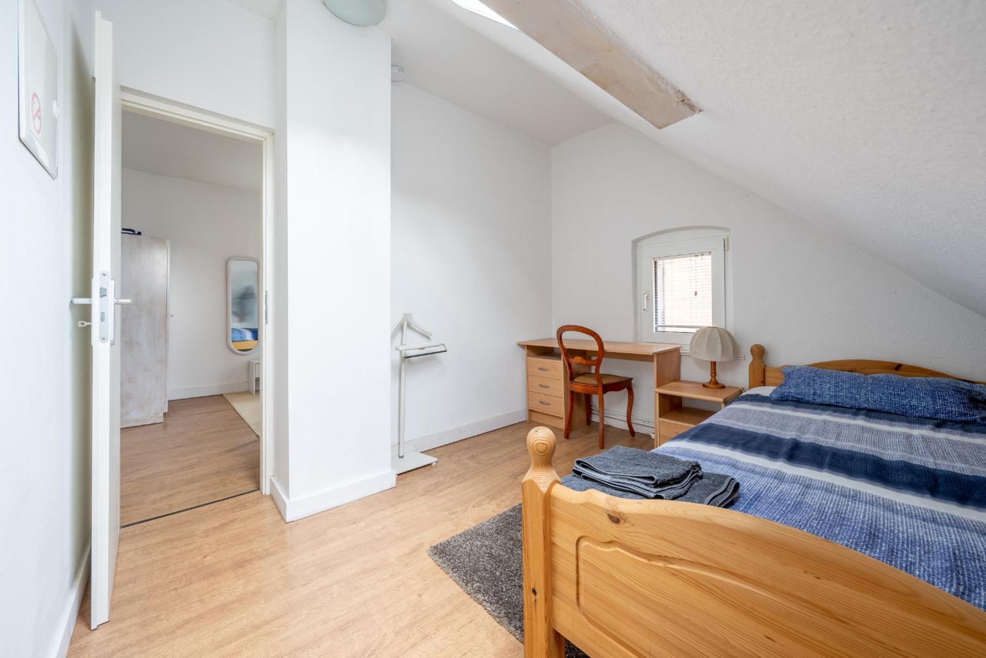 Private Apartment *